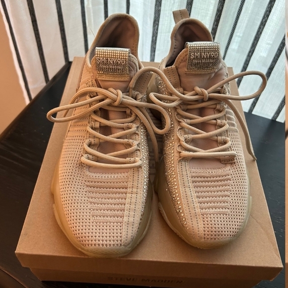 Steve Madden Shoes - Steve Madden